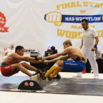 Mas-Wrestling: Przeciągnij zwycięstwo na swoją stronę!