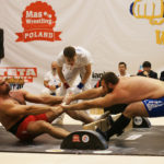 Mas-Wrestling: Przeciągnij zwycięstwo na swoją stronę!